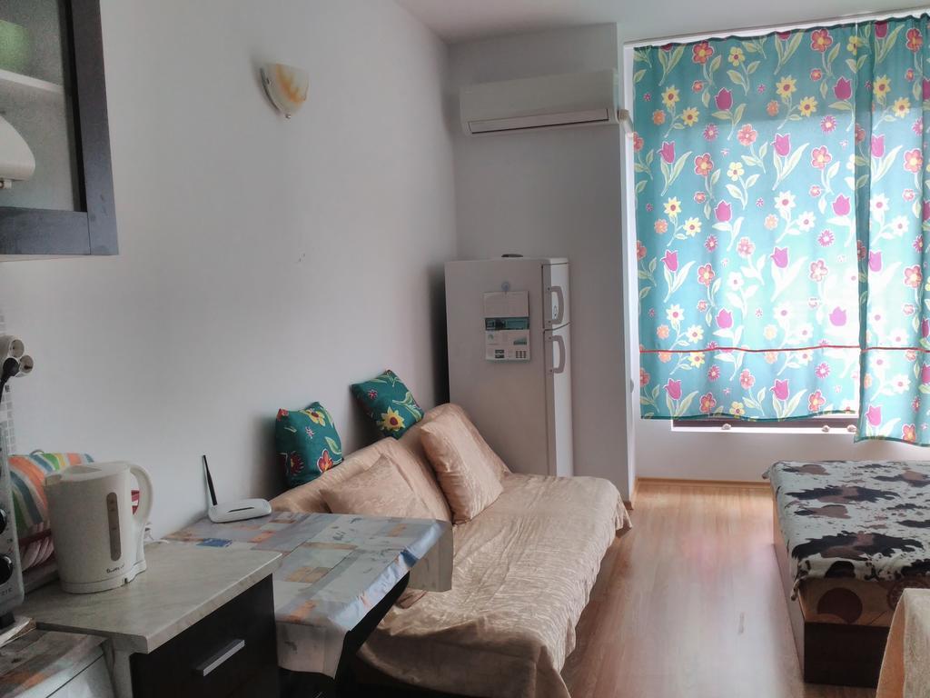 Sea Apartment Burgas Esterno foto
